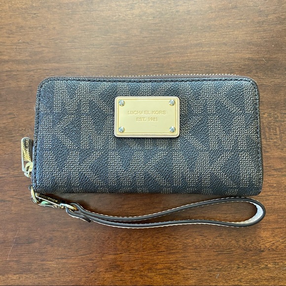 Michael Kors Jet Set Wallet - Picture 2 of 8